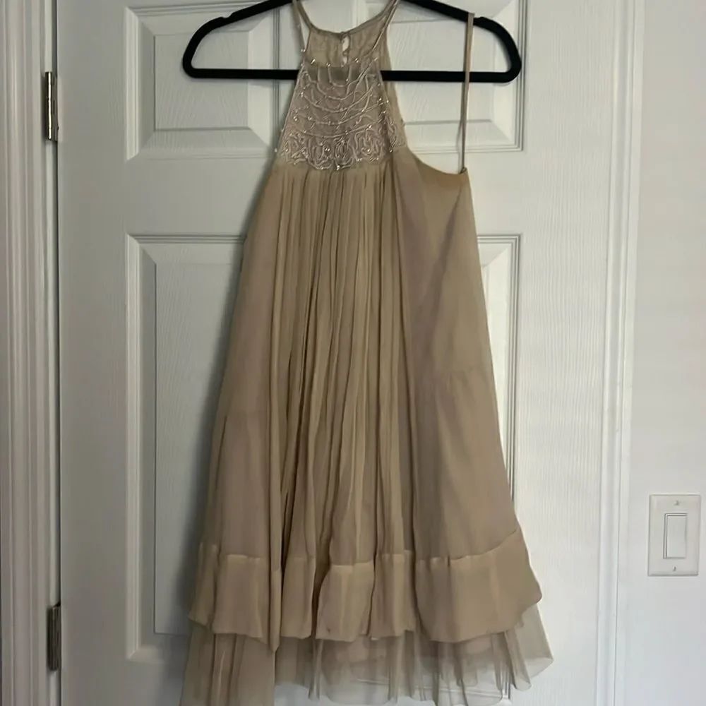 BCBGMaxazria Dress - Tan Embroidered Dress - Size 4